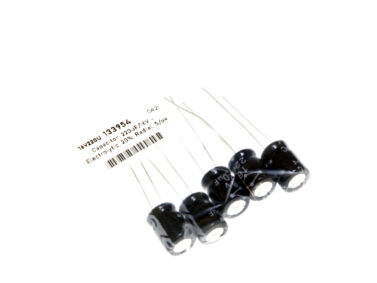 Capacitor, 220uF/16V - Electrolytic, 20%, Radial, 5/pk