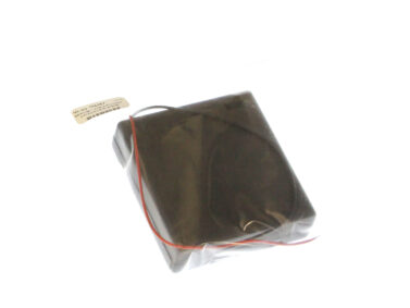 AA Holder - 4 Cells, Enclosed, with Switch & Wire leads