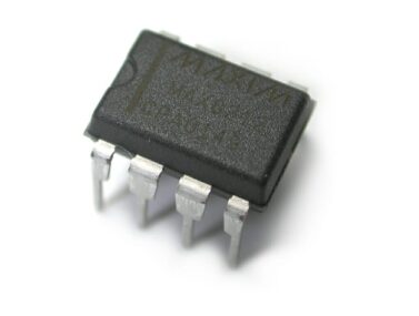 Maxim 8212 Voltage Monitor